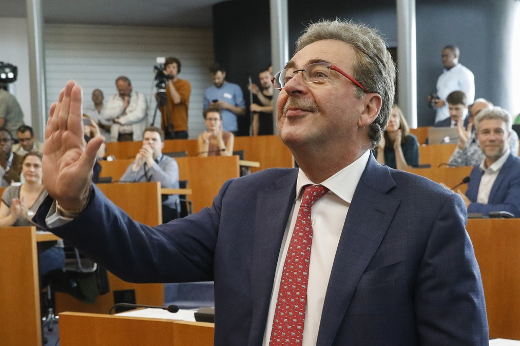 Rudi Vervoort legt Eid als Ministerpräsident der Region Brüssel-Hauptstadt ab (Bild: Thierry Roge/Belga)