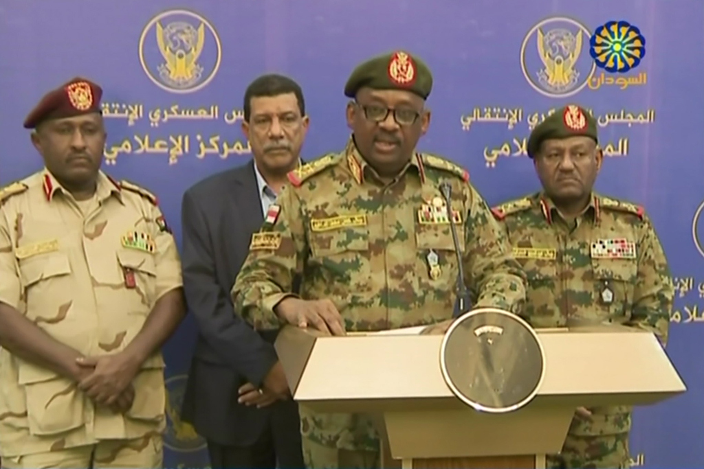 Der Leiter des Sicherheitskomitees des militärischen Übergangsrats, Dschamal Omar Ibrahim, am 11.7.2019 in Khartum (Bild: Sudan TV/AFP)