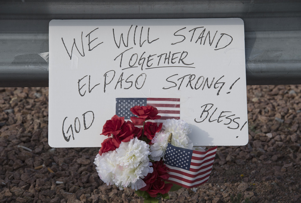 Blumen und Botschaft nach dem Angriff in El Paso