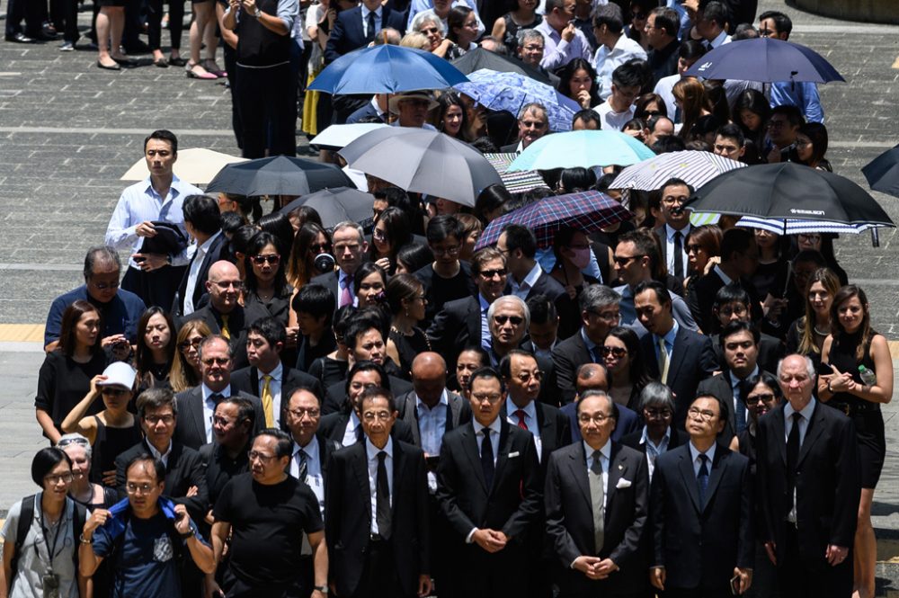 Hunderte Anwälte beteiligten sich an dem Schweigemarsch in Hongkong (Bild: Philip Fong/AFP)