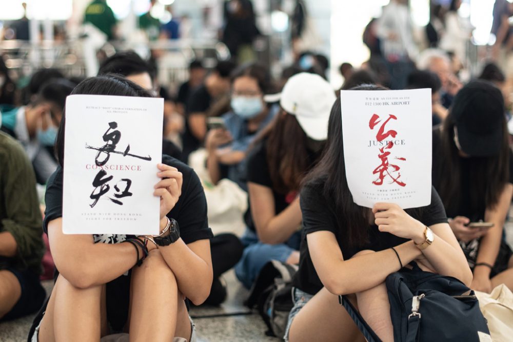 Proteste am Flughafen Hongkong (Bild: Philip Fong/AFP)