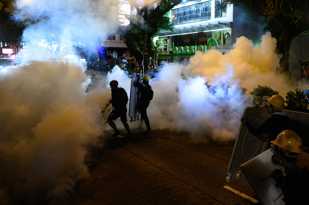 Bei den Protesten am 3. August setzte die Polizei erneut Tränengas ein (Bild: Philip Fong/AFP)