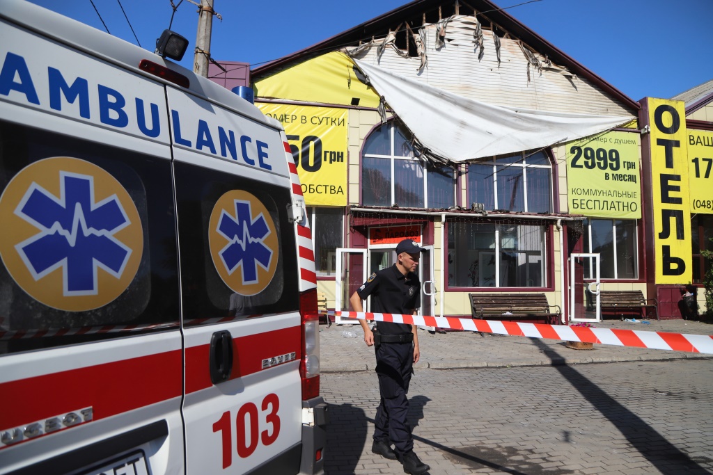 Hotelbrand in Odessa (Bild: Oleksander Gimanov/AFP)