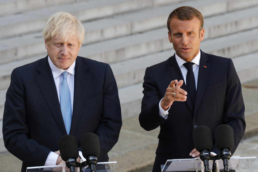 Boris Johnson und Emmanuel Macron am 22.8. in Paris (Bild: Geoffroy Van der Hasselt/AFP)