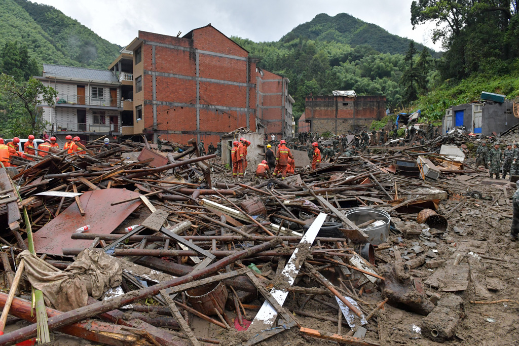 Nach dem Taifun Lekima: Rettungskräfte suchen nach Überlebenden (Bild: STR/AFP)