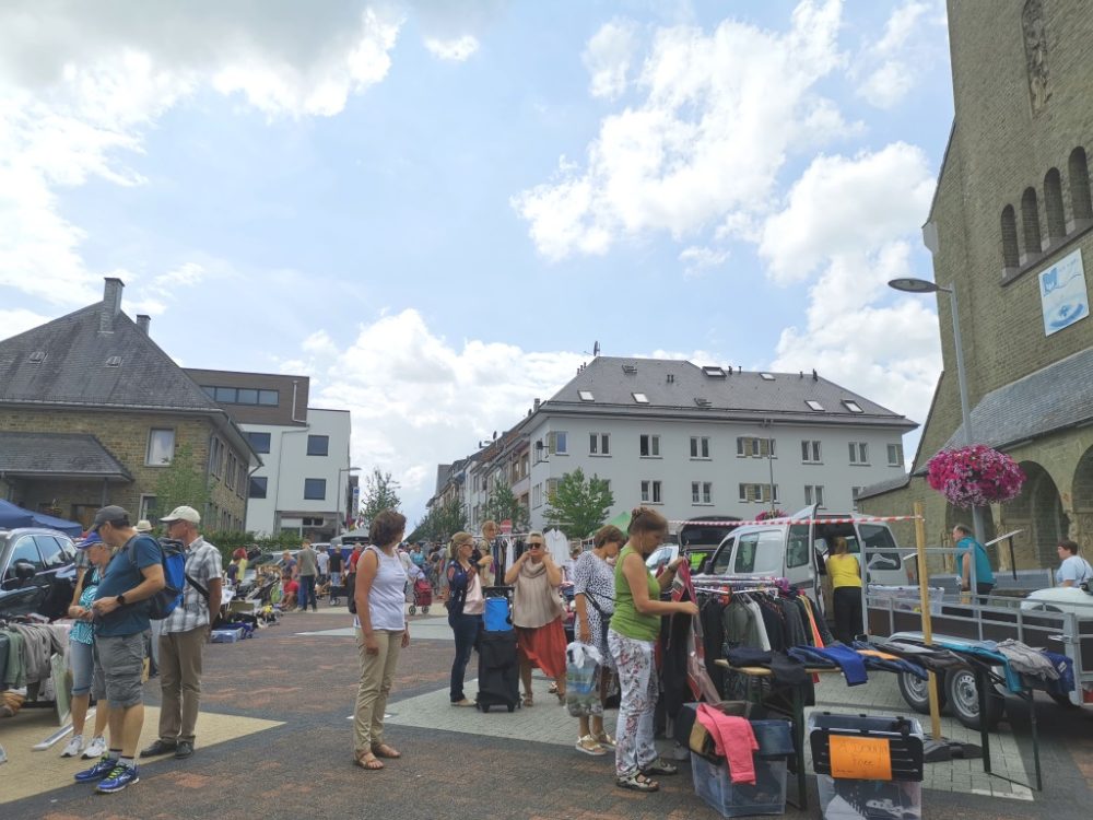 Trödelmarkt in St. Vith (Bild: BRF/Raffaela Schaus)