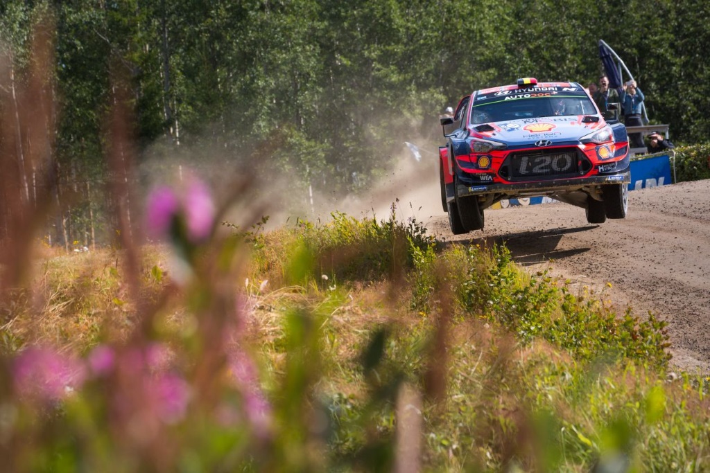 Thierry Neuville bei der Rallye Finnland (Bild: Hyundai)