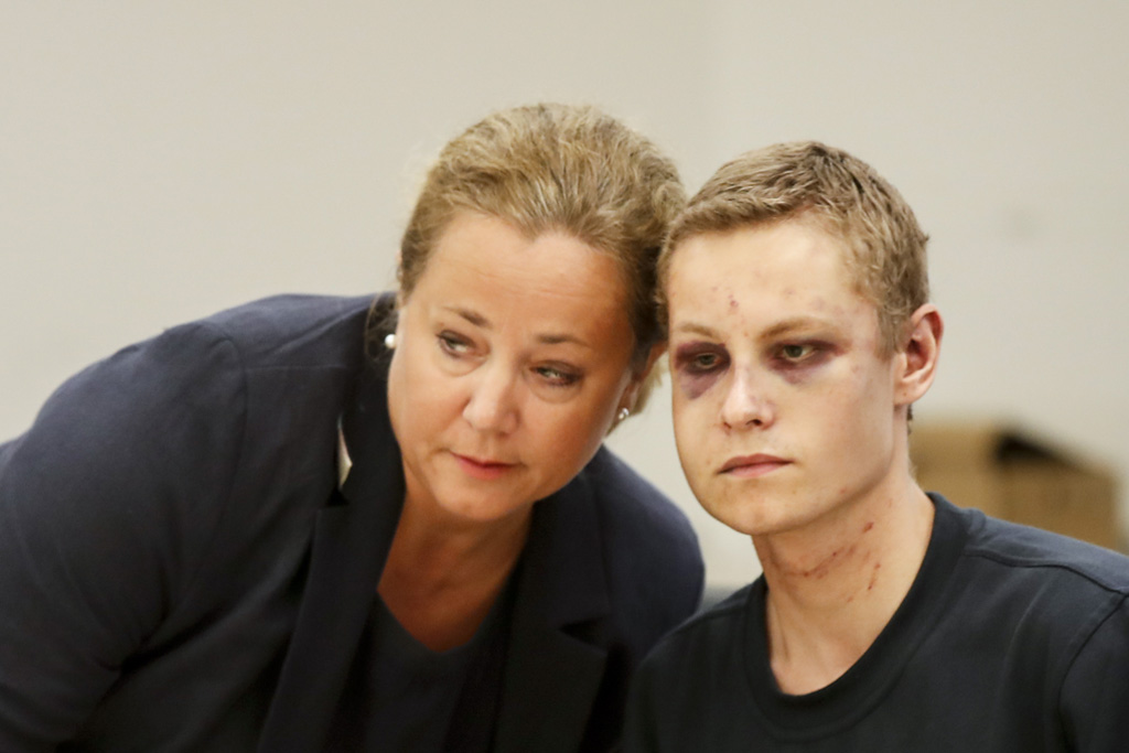 Philip Manshaus und seine Anwältin Unni Fries bei der Anhörung am Montag (Bild: Vidar Ruud/AFP)