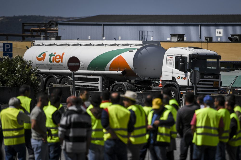 Streik von Tanklastfahrern im portugiesischen Aveiras de Cima (Bild: Patricia De Melo Moreira/AFP)