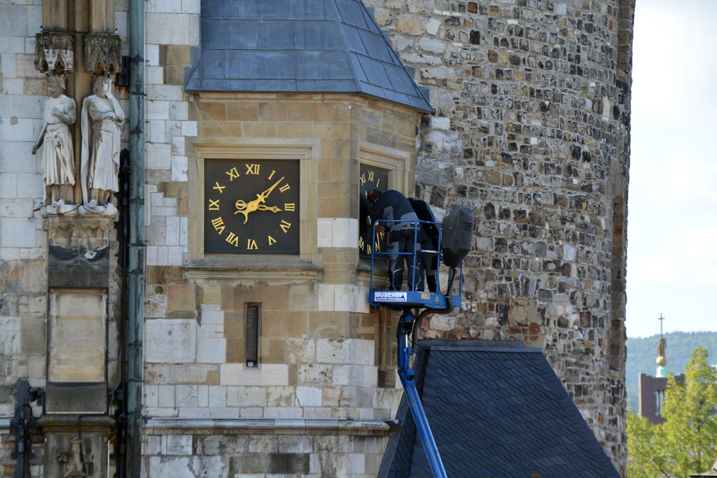 Uhr des Aachener Rathauses (Bild: _Stefan Herrmann/Stadt Aachen)
