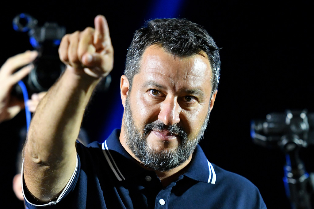 Matteo Salvini bei einer Parteiveranstaltung Freitagabend in Mola di Bari in Süditalien (Bild: Alberto Pizzoli/AFP)