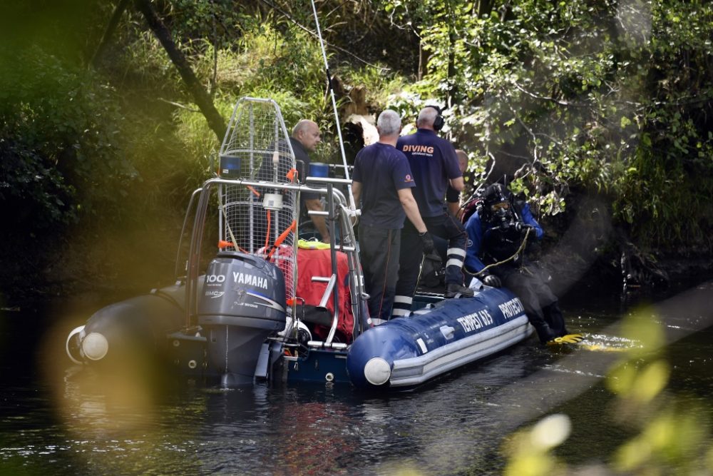 Taucher suchten in der Ourthe nach dem Vermissten (Bild: Belga/ Eric Lalmand)