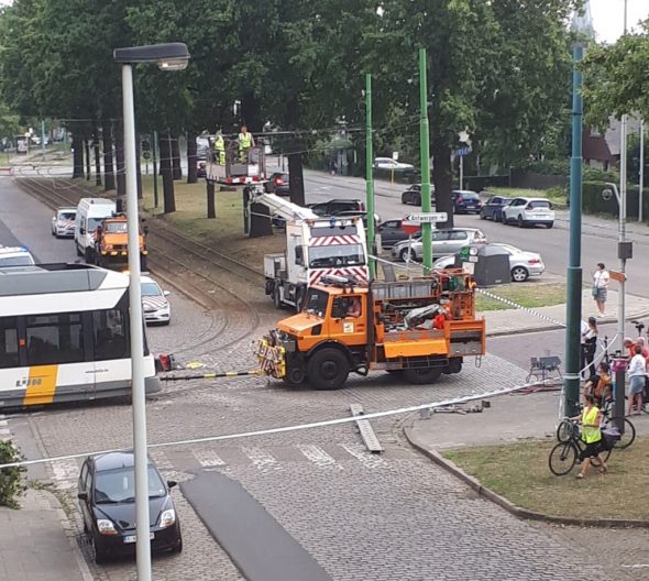 Tram-Unfall in Antwerpen (Bild: Benjamin Spoelders/Belga)