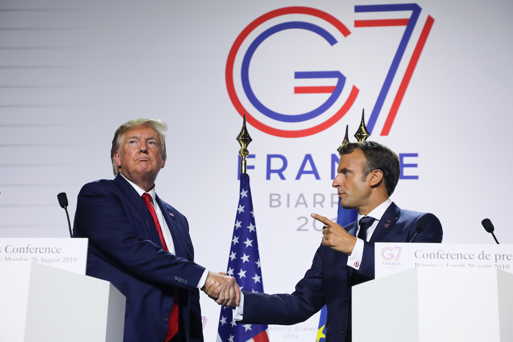 US-Präsident Donald Trump und Emmanuel Macron am 26.8. beim G7-Gipfel in Biarritz (Bild: Iudovic Marin/AFP)