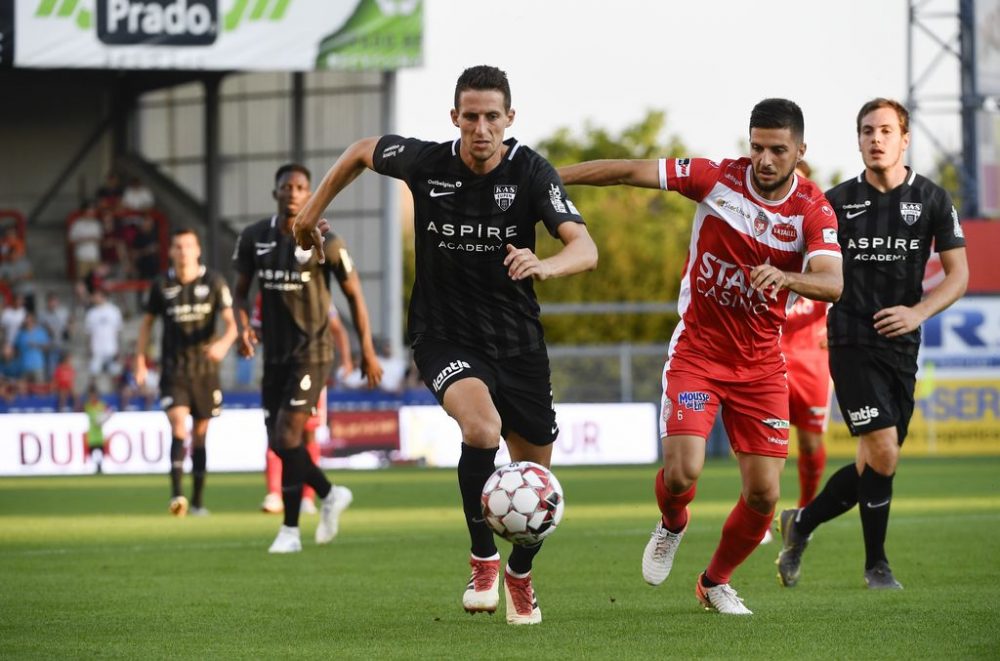 Eupen's Jens Cools and Mouscron's Deni Hocko fight for the ball during a soccer match between Royal Excel Mouscron and KAS Eupen, Sunday 25 August 2019 in Mouscron, on day five of the 'Jupiler Pro League' Belgian soccer championship season 2019-2020. BELGA PHOTO JOHN THYS