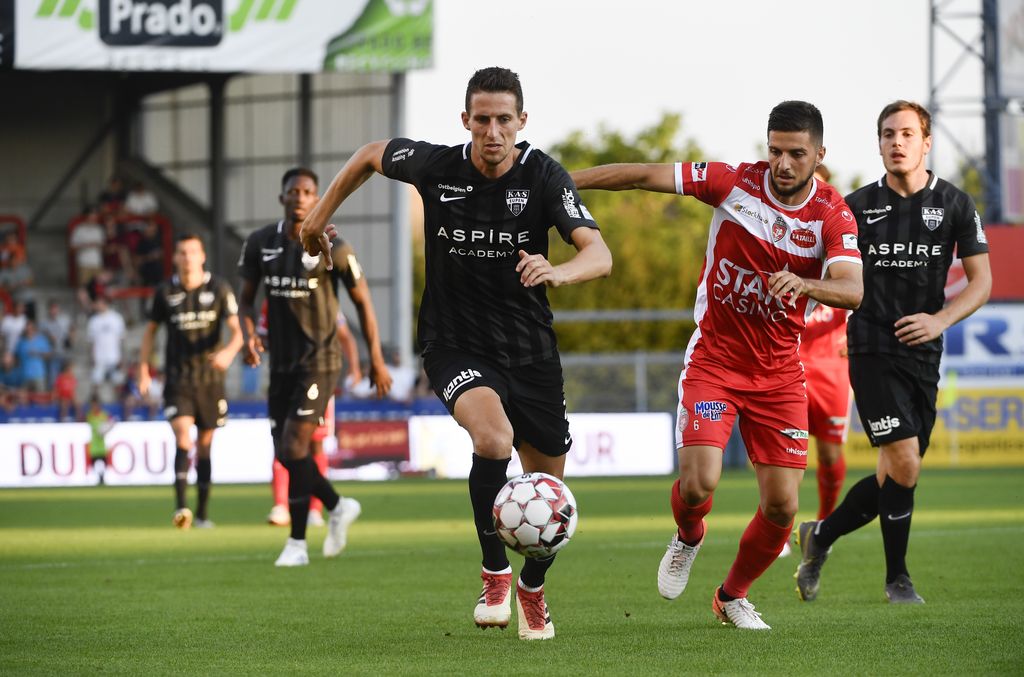 Eupen's Jens Cools and Mouscron's Deni Hocko fight for the ball during a soccer match between Royal Excel Mouscron and KAS Eupen, Sunday 25 August 2019 in Mouscron, on day five of the 'Jupiler Pro League' Belgian soccer championship season 2019-2020. BELGA PHOTO JOHN THYS