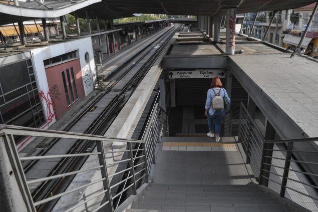 Streiks In Griechenland Fahren Bleiben Im Hafen Metros Im Depot