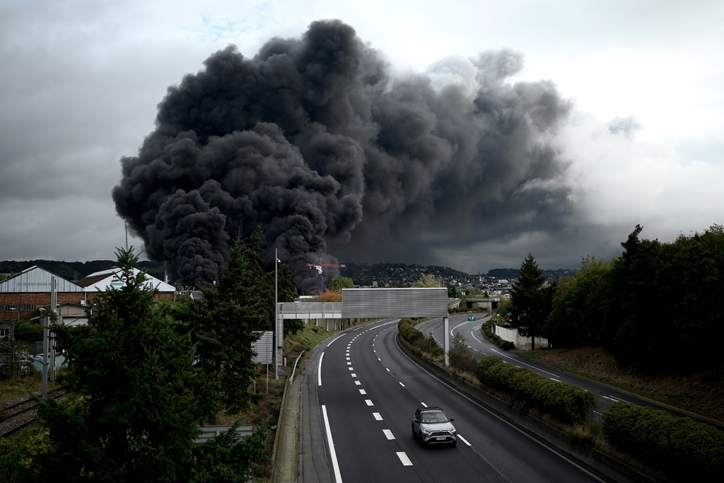 Großbrand in Chemiefabrik in Nordfrankreich (Bild: Philippe Lopez/AFP)