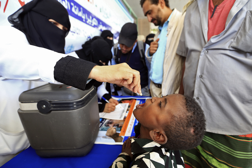 Kleiner Junge erhält eine Cholera-Impfung in der jemenitischen Hauptstadt Sanaa (Bild: Mohammed Huwais/AFP)