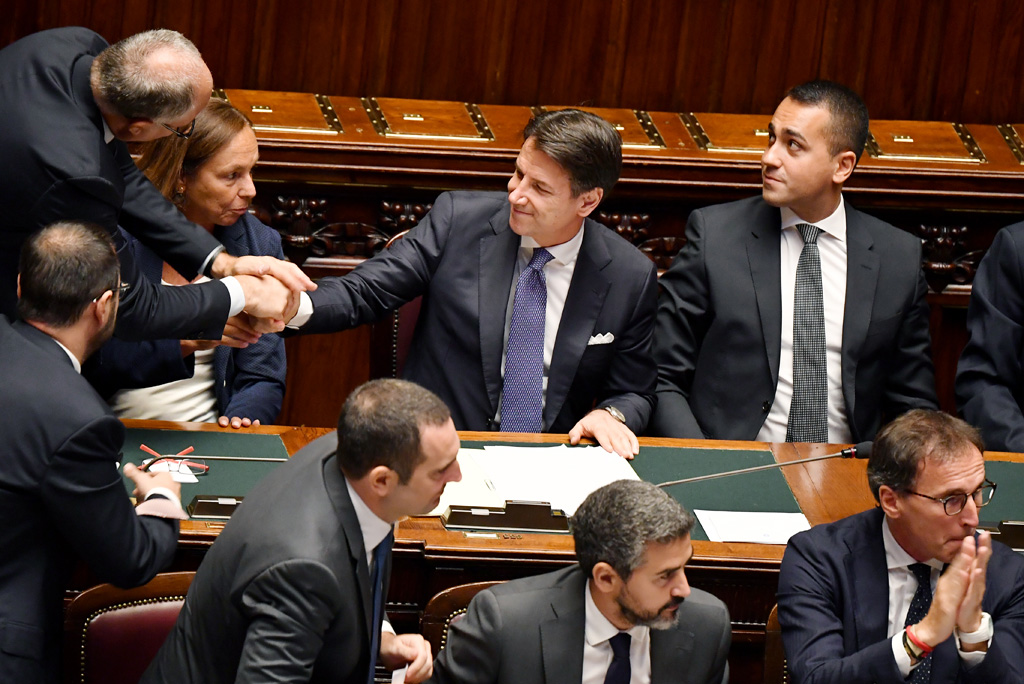 Giuseppe Conte nimmt Glückwünsche entgegen (Bild: Andreas Solaro/AFP)