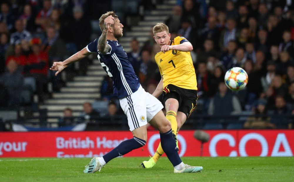 Kevin De Bruyne macht das 4:0 für Belgien gegen Schottland (Bild: Virginie Lefour/Belga)