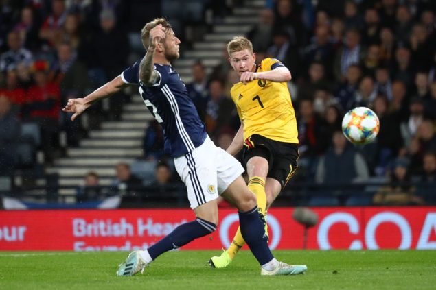 Kevin De Bruyne macht das 4:0 für Belgien gegen Schottland (Bild: Virginie Lefour/Belga)