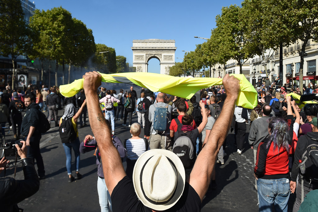 Gelbwesten demonstrieren in Paris (Bild: Lucas Barioulet/AFP)