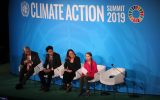 Greta Thunberg (r.) beim Klima-Gipfel (Bild Ludovic Marin/AFP)