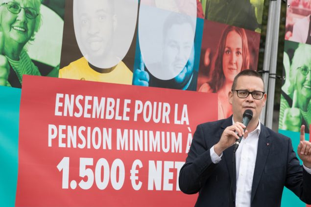 PTB-Sprecher Raoul Hedebouw wirbt für die neue PTB-Kampagne in Brüssel (Bild: Benoit Doppagne/Belga)