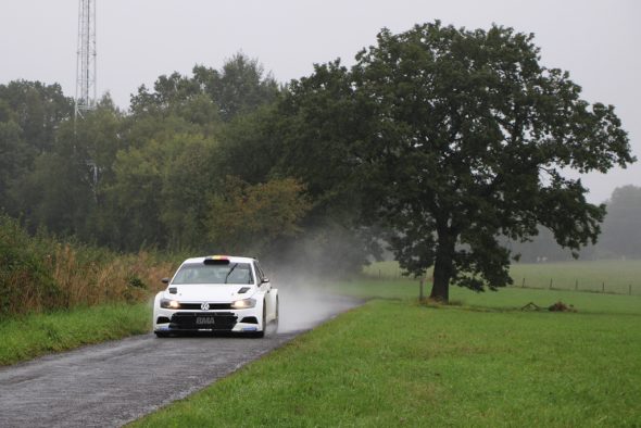 Kevin und Marco Hommes testen den VW Polo R5 für die East Belgian Rallye (Bild: Katrin Margraff/BRF)