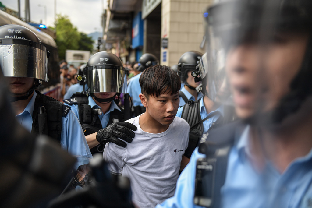 Festnahmen bei Demo in Hongkong (Bild: Nicolas Asfouri/AFP)