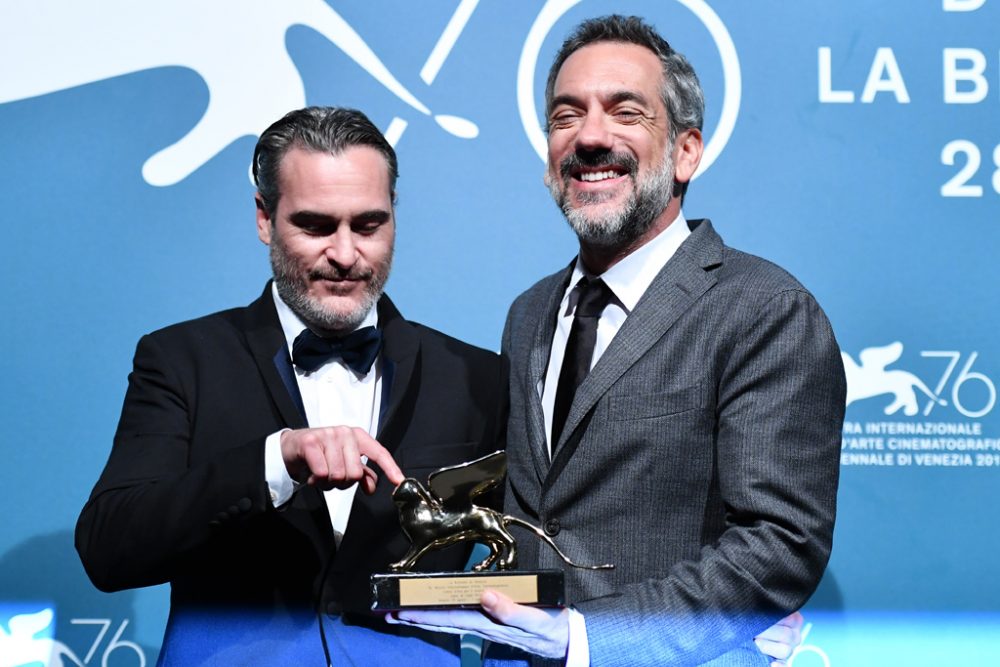 Regisseur Todd Phillips (r.) mit Schauspieler Joaquin Phoenix (Bild: Alberto Pizzoli/AFP)