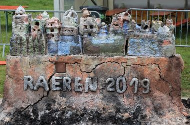 Burg-Skulpturen der Kinder der vier Raerener Grundschulen (Bild: Olivier Krickel/BRF)