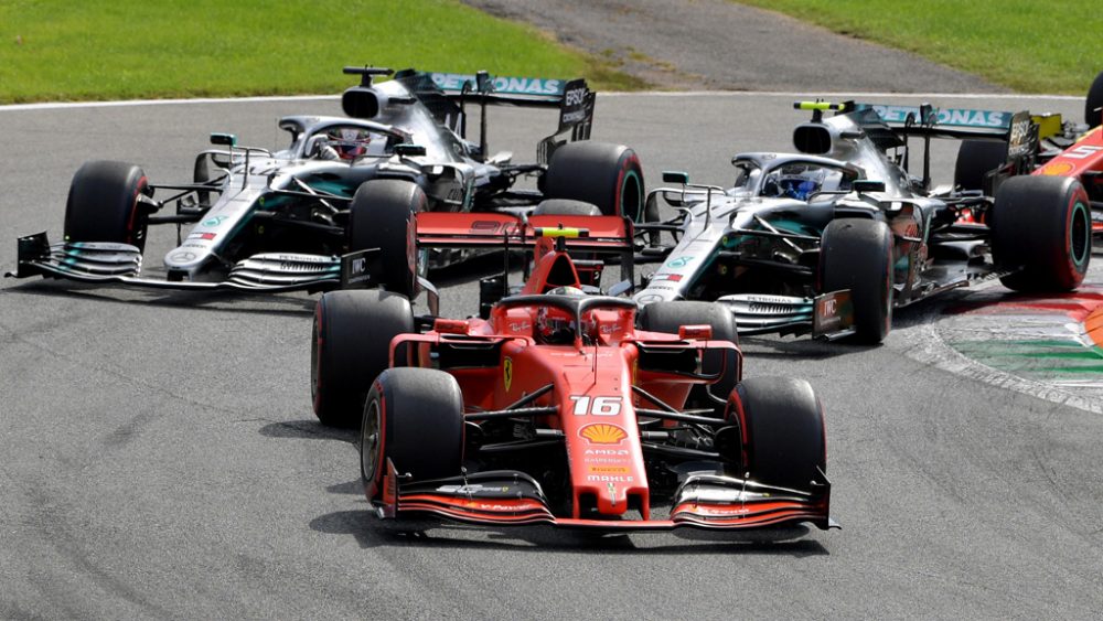 Charles Leclerc hält die beiden Mercedes in Schach (Bild: Andrej Isakovic/AFP)