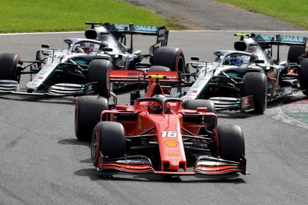 Charles Leclerc hält die beiden Mercedes in Schach (Bild: Andrej Isakovic/AFP)