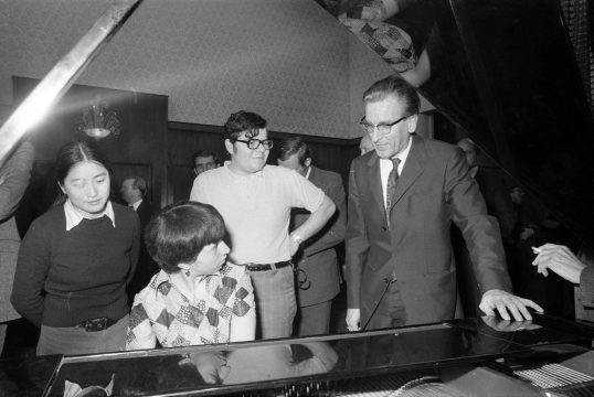 Komponist Jacques Leduc (r.) beim Königin-Elisabeth-Wettbewerb 1972