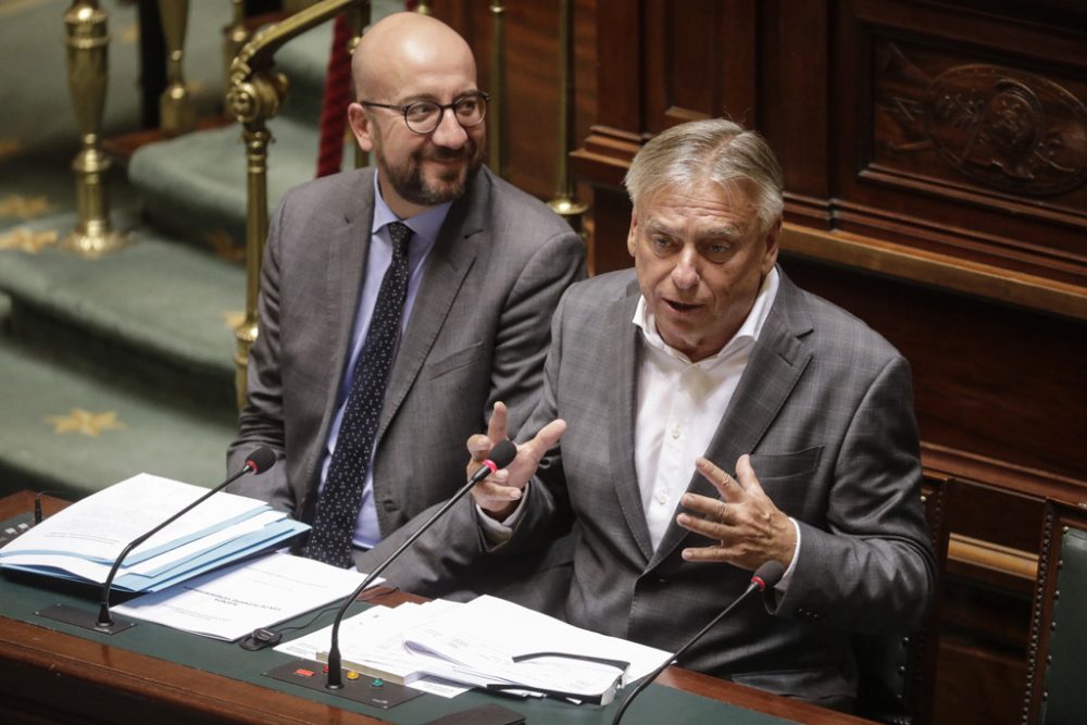 Charles Michel und Patrick Dewael in der Kammer (Bild: Thierry Roge/Belga)