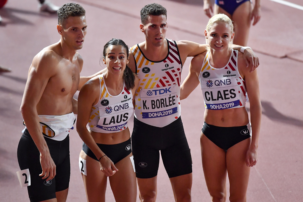 Die belgische Mixed-Staffel in Doha: Dylan Borlée, Camille Laus, Kevin Borlée und Hanne Claes (Bild: Dirk Waem/Belga)