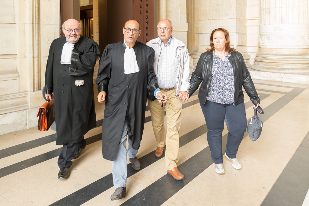 Christian Van Eycken und Sylvia Boigelot mit ihren Anwälten am 3. September 2019 (Bild: James Arthur Gekiere/ Belga)