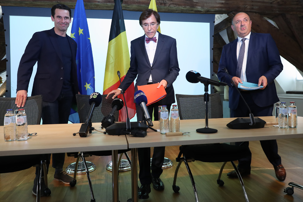 Jean-Marc Nollet (Ecolo), Elio Di Rupo (PS) und Willy Borsus (MR) stellen das Regierungsabkommen vor (Bild: Benoît Doppagne/Belga)