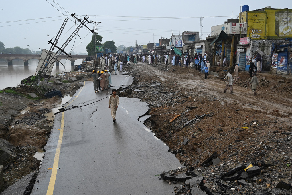 Auch in den Vororten von Mirpur hat das Beben schwere Schäden angerichtet (Bild: Aamir Qureshi/AFP)