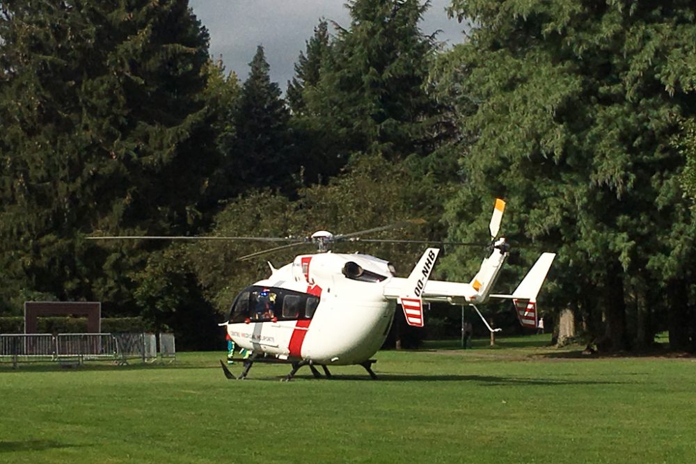 Rettungshubschrauber landet im Park Klinkeshöfchen in Eupen (Bild: Simonne Doepgen/BRF)