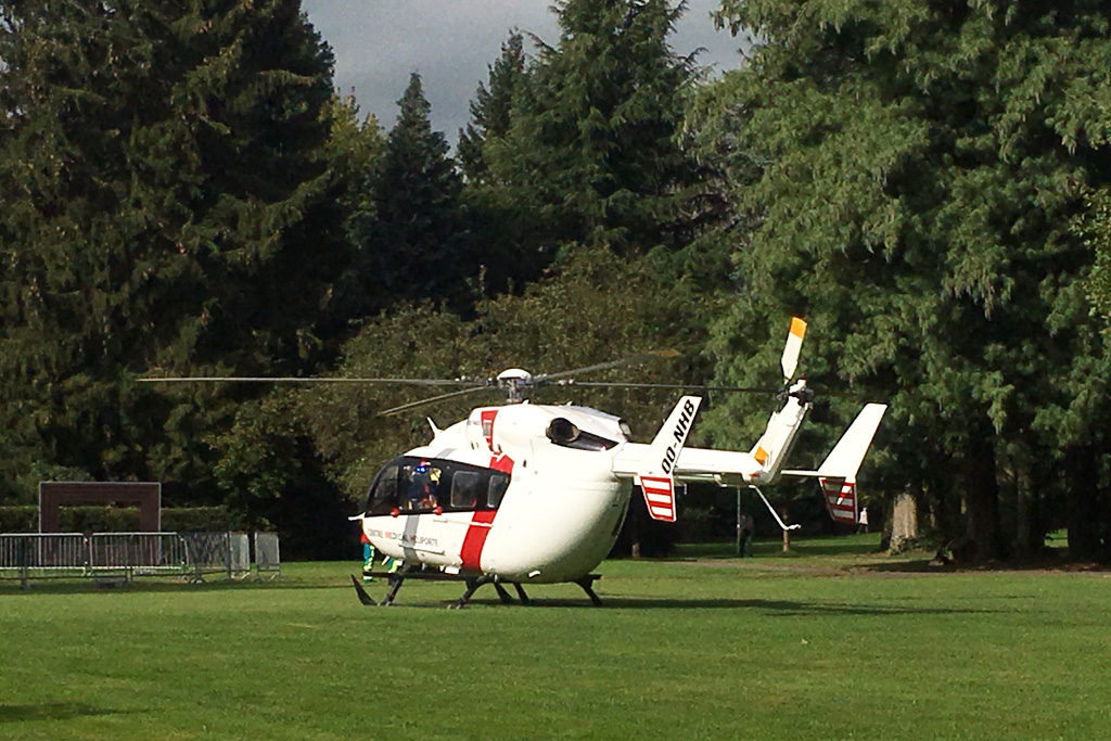 Rettungshubschrauber landet im Park Klinkeshöfchen in Eupen (Bild: Simonne Doepgen/BRF)