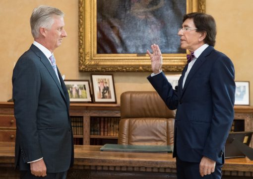 Elio Di Rupo bei der Eidesleistung vor König Philippe