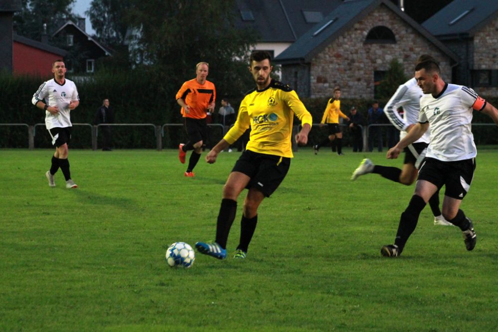 FC Bütgenbach gewinnt das Ostbelgien-Derby in St. Vith (Bild: Robin Emonts/BRF)