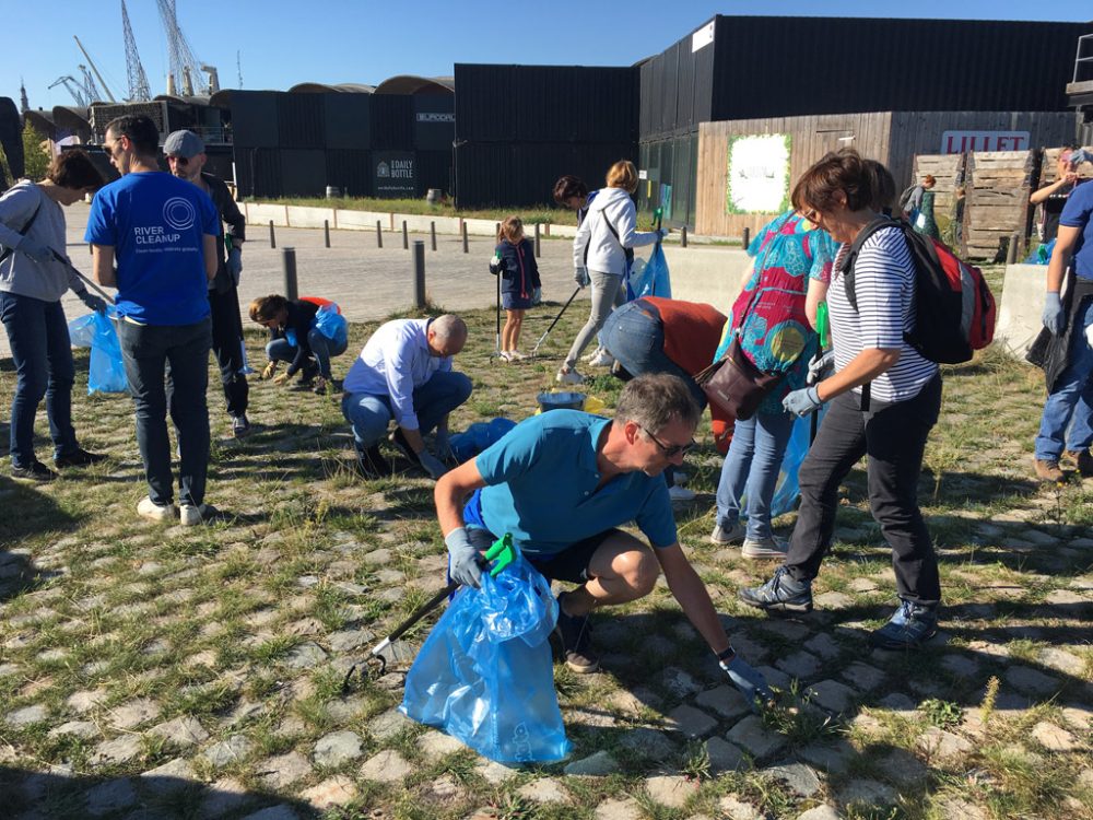 Weltaufräumtag an der Schelde in Antwerpen (Bild: Tamara Van Hasselt/Belga)