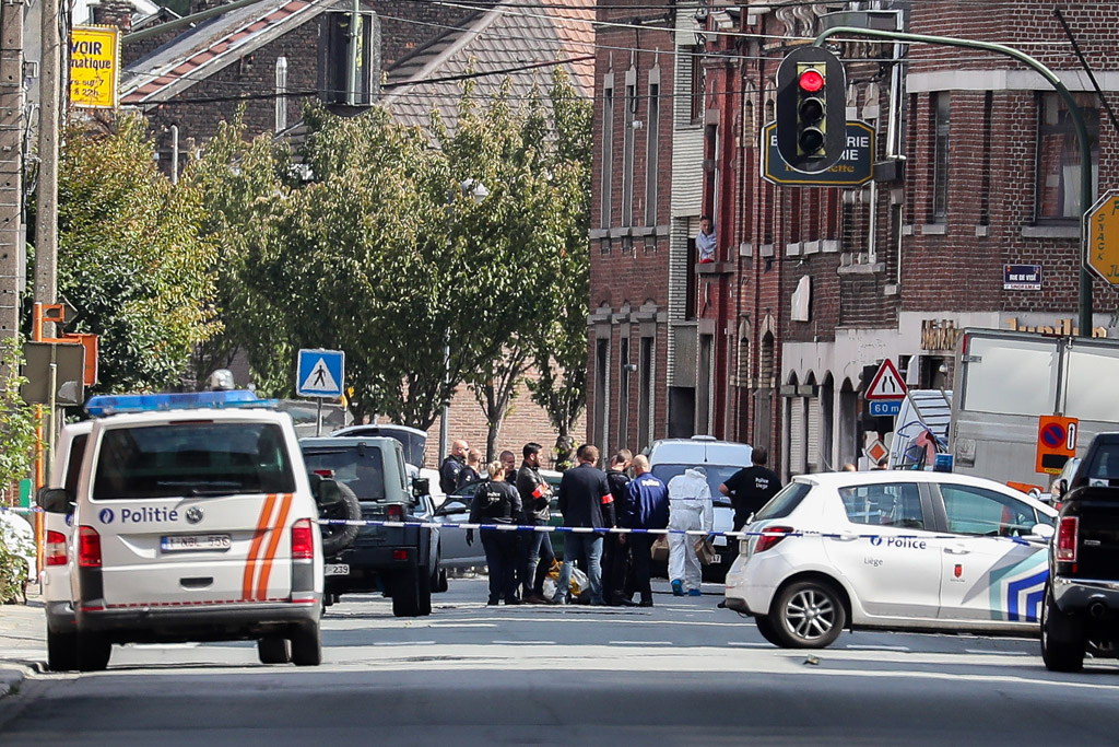 Bei einer Schießerei in der Rue de Visé in Lüttich wurde der Polizist lebensgefährlich verletzt (Bild: Bruno Fahy/Belga)