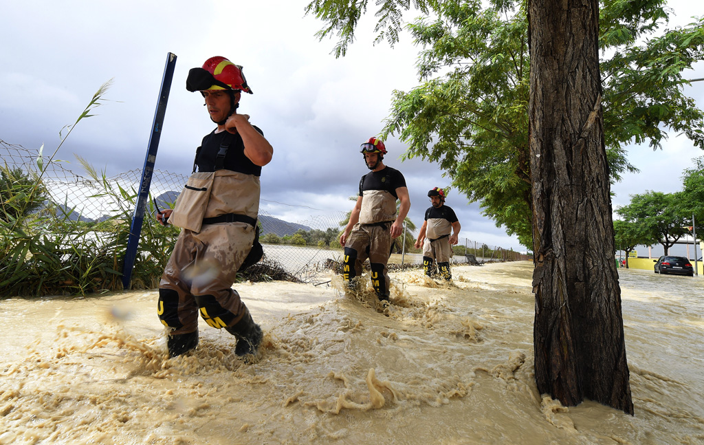 Überschwemmungen in Spanien: Rettungskräfte in Redovan (Bild: José Jordan/AFP)