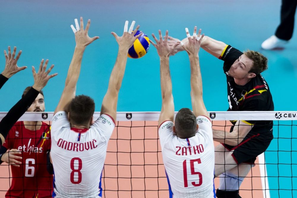 Belgium's Sam Deroo (R) pictured in action during a group B game between Slovakia and the Red Dragons, Belgian national volleyball team, on the fourth day, at the European volleyball championships, Tuesday 17 September 2019, in Antwerp. BELGA PHOTO KRISTOF VAN ACCOM