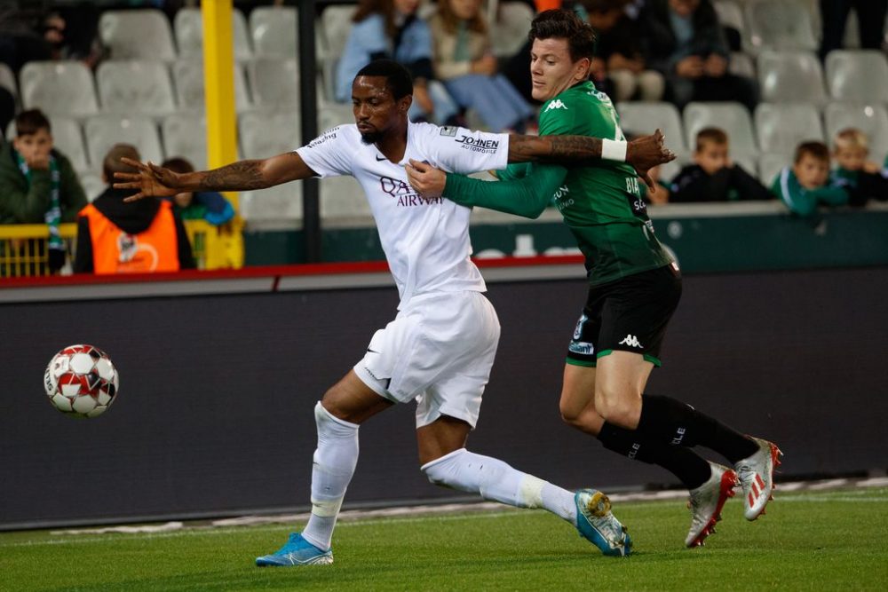 Eupen's Jonathan Bolingi and Cercle's Giulian Biancone fight for the ball during a soccer match between Cercle Brugge KSV and KAS Eupen, Saturday 28 September 2019 in Brugge, on day nine of the 'Jupiler Pro League' Belgian soccer championship season 2019-2020. BELGA PHOTO KURT DESPLENTER